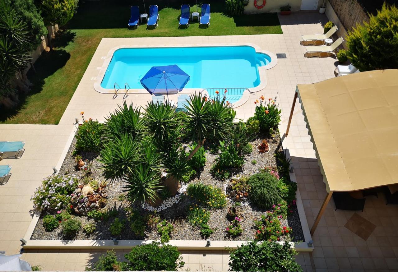 Nicolas & Aparthotel 3*