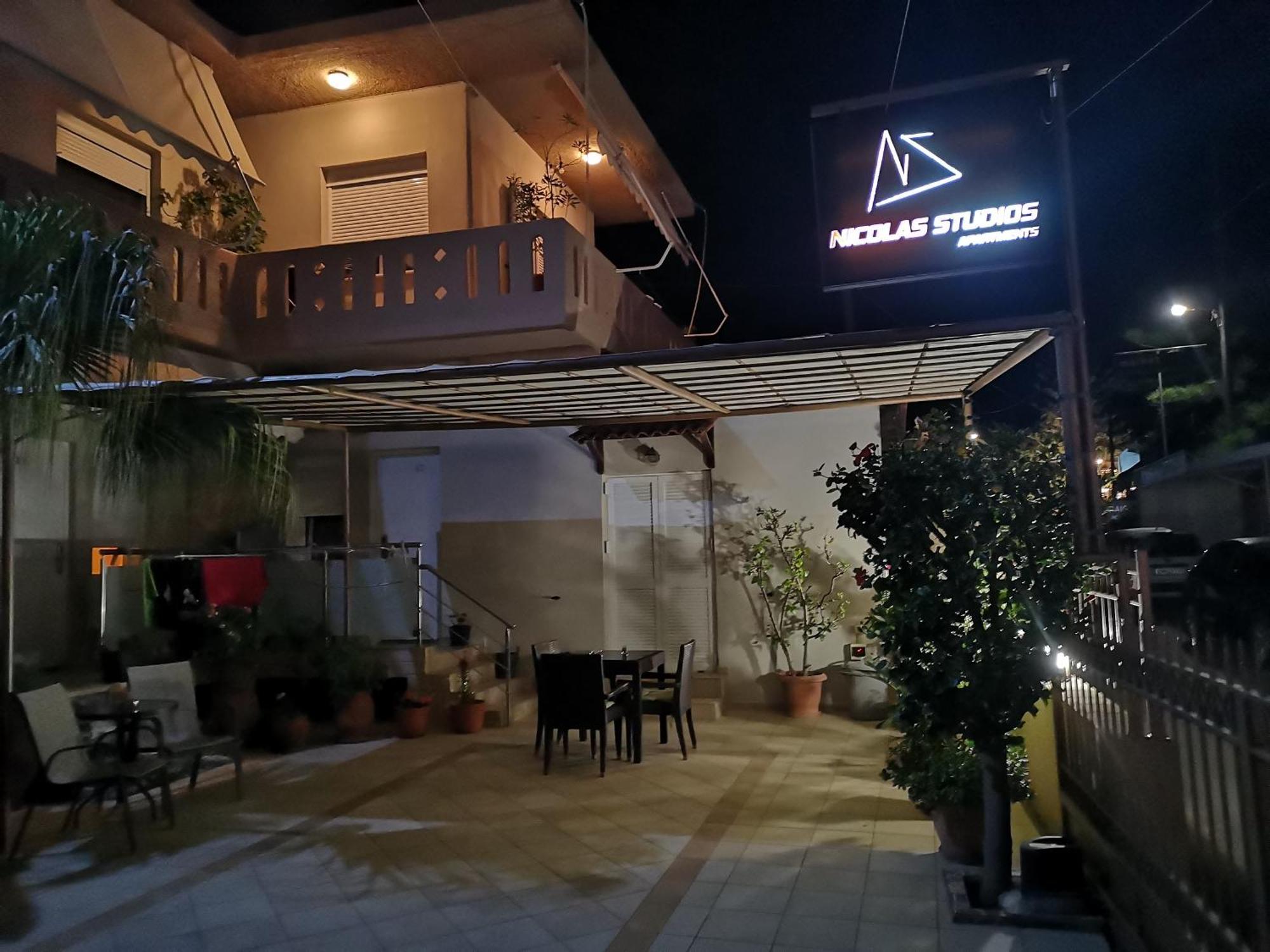 Nicolas & Aparthotel 3*